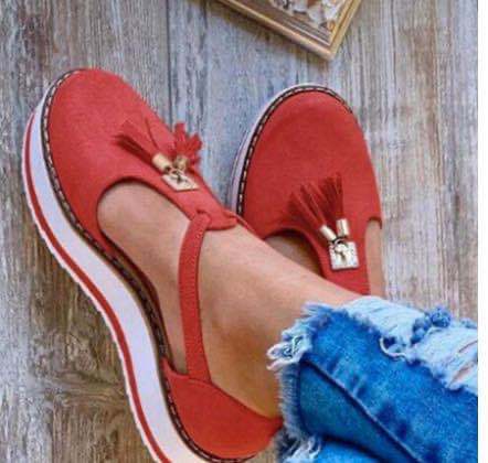 Dame Komfortable Pantoletter med fashionabelt kvast-detalje og skridsikker sål Stilla