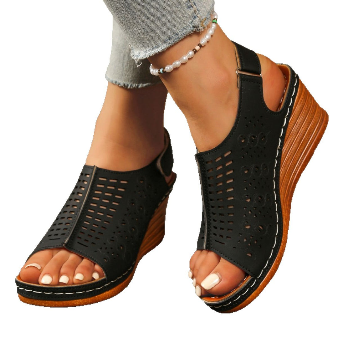 Dame Wedge-sandaler med elegant perforeringsdesign og skridsikker sål Stilla