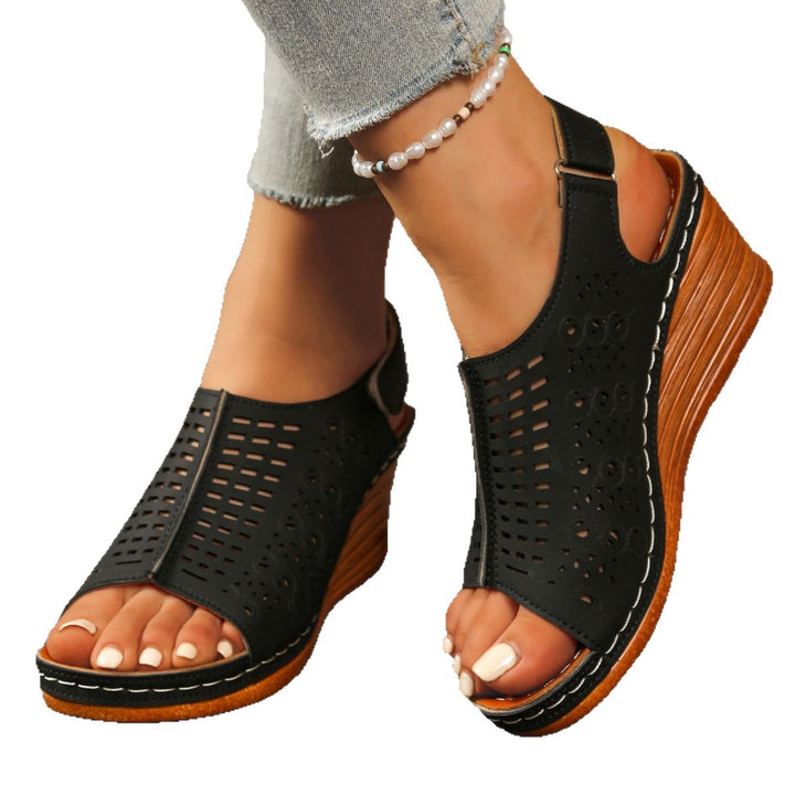 Dame Wedge-sandaler med elegant perforeringsdesign og skridsikker sål Stilla