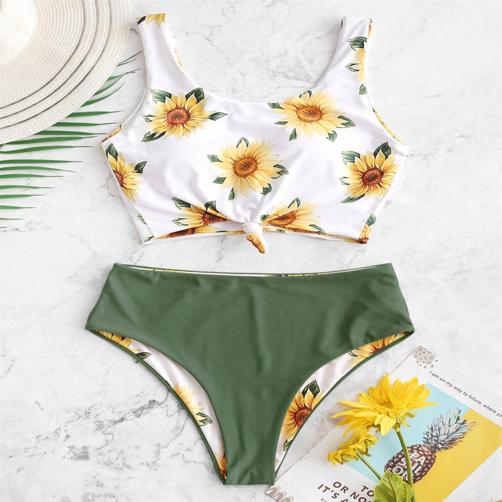 Dame bikini-sæt med blomsteret top og højt skåret trusse Stilla