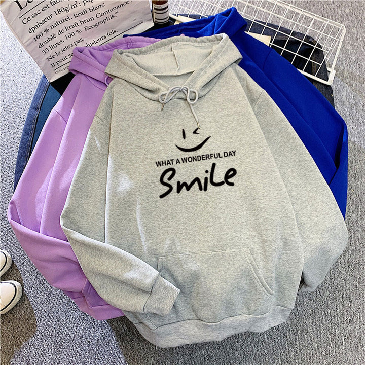 Kvinders hættetrøje med glad smileprint Skovae
