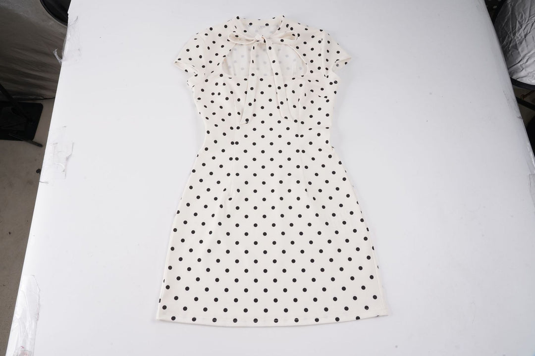 Damekjole med polka-dot og høj krave Skovae