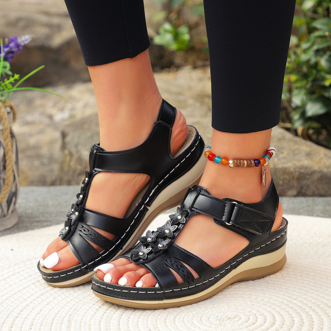 Dame sandaler med floralt dekoration og justerbar rem Stilla