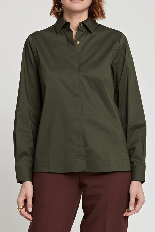 Dame klassisk langærmet bluse med elegant knapliste og moderne snit Stilla