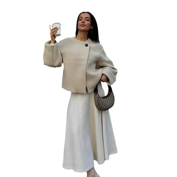 Dame Voluminøs Jakke i minimalistisk design med praktiske knapper og trendy snit Stilla