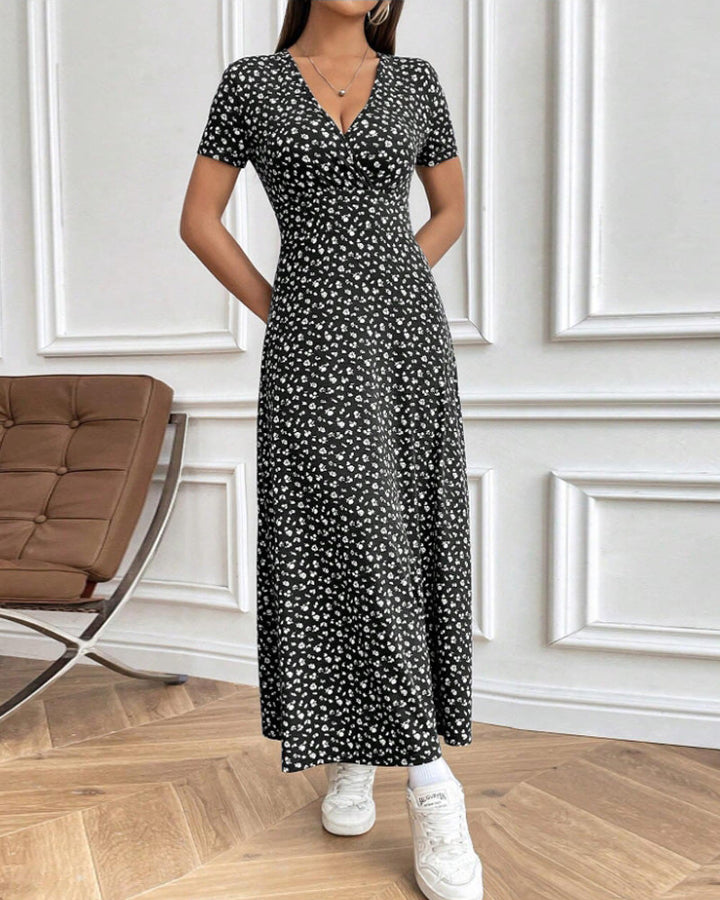 Dame Maxikjole med floral indpakningsdesign og praktiske sidelommer Stilla