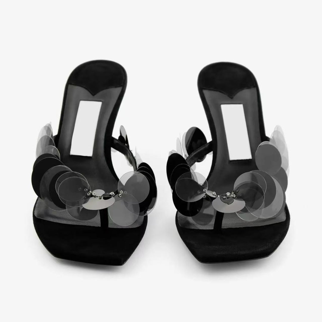 Femme Elegante Rutschsandaler med dekorative Disc Accenter Stilla