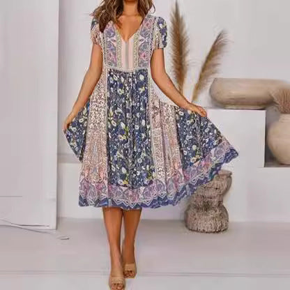Dame Boho inspireret Midikjole med blomsterprint og V-udskæring Stilla