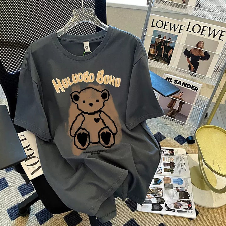 Dame T-shirt med originalt bjørnemotiv og kreativt skrive Stilla