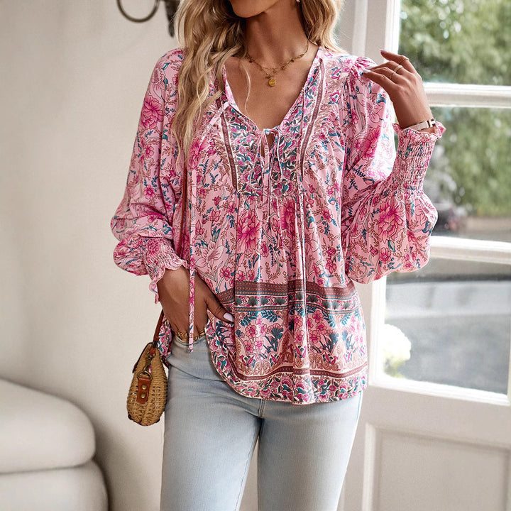 Damebluse med afslappet snit og blomsterprint Stilla