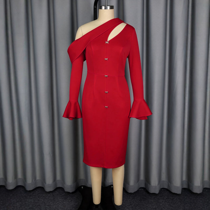 Damer elegant One-Shoulder kjole med dekorative knapdetaljer Skovae