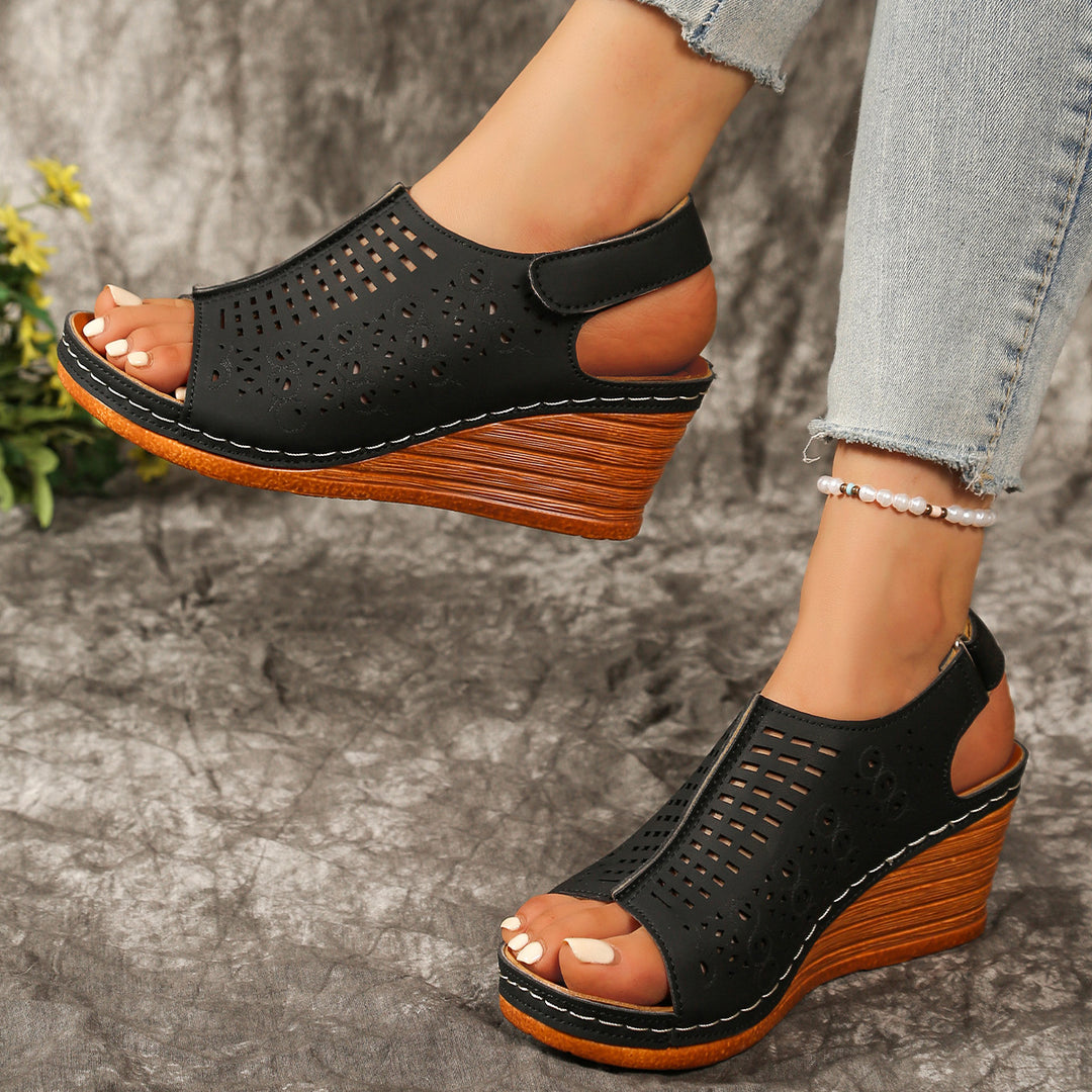 Dame Wedge-sandaler med elegant perforeringsdesign og skridsikker sål Stilla