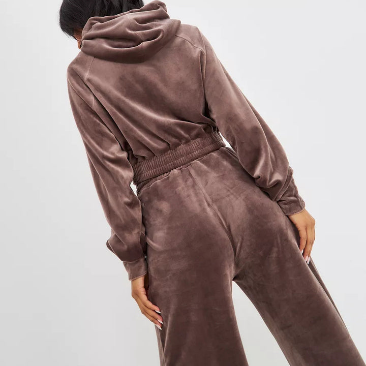 Dame fritids-velour sæt med figursyet hoodie og rummelige bukser Stilla