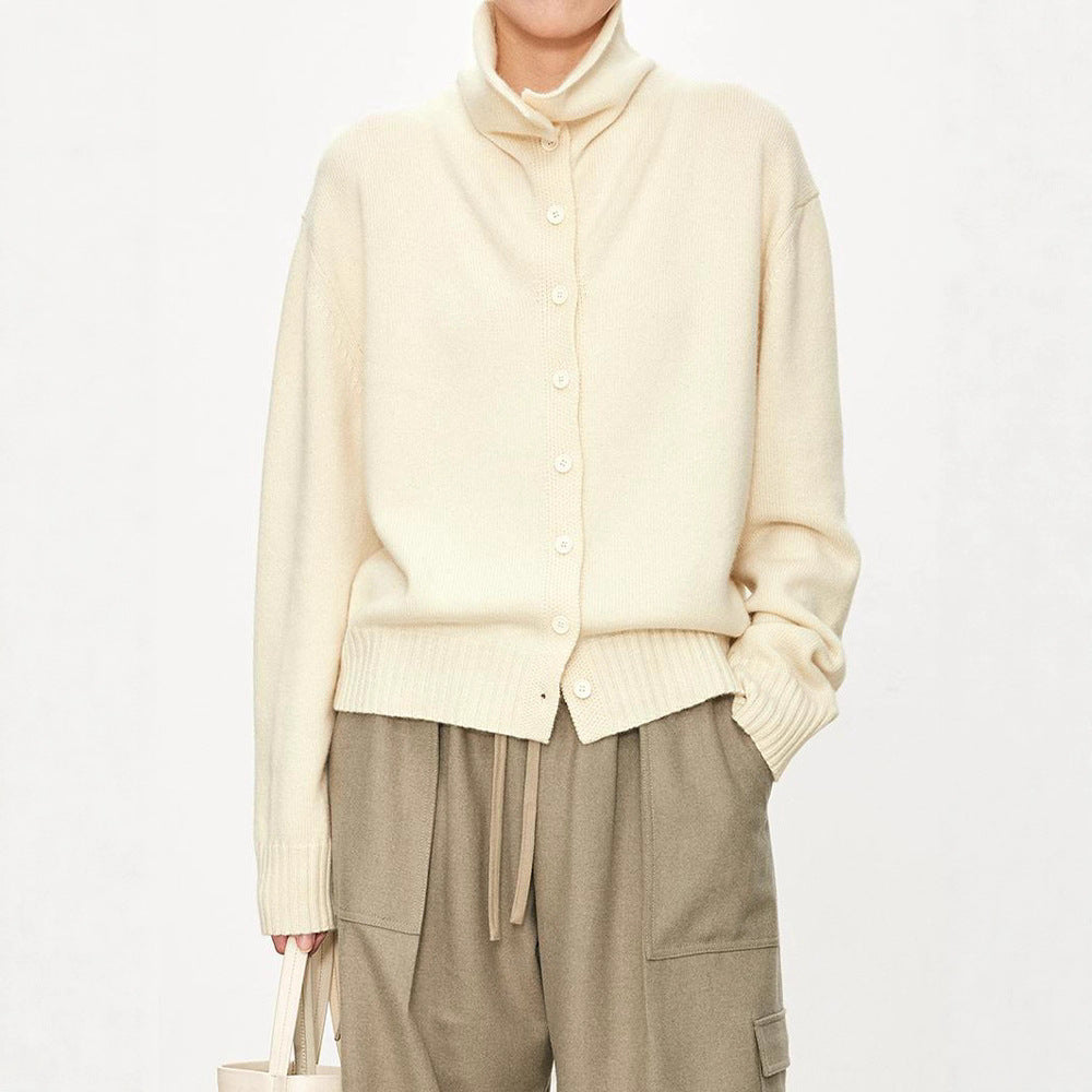 Kvindernes fashionable strikkede cardigan med høj krave og knaplukning Stilla