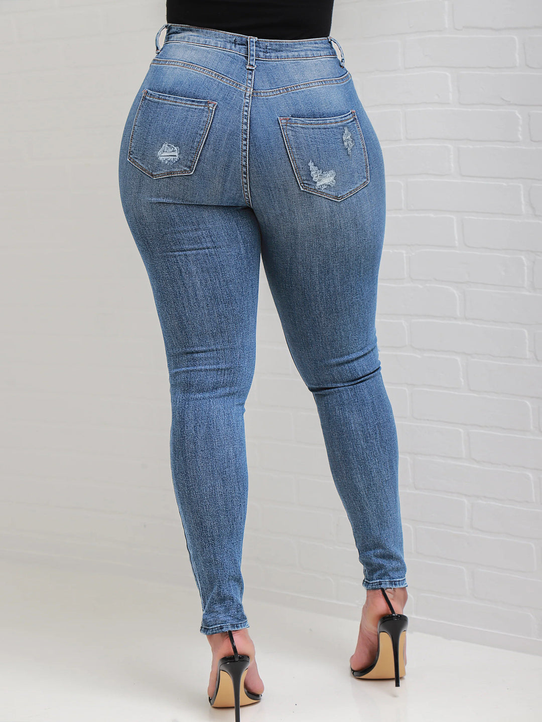Dame højtaljede skinny jeans med modemæssige knapdetaljer og afslappet distressed-effekt Stilla