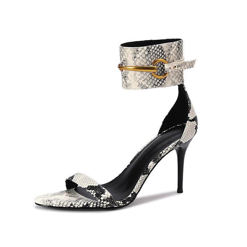 Femme Chic Stiletto-hælsandaler med statement-spænde Stilla