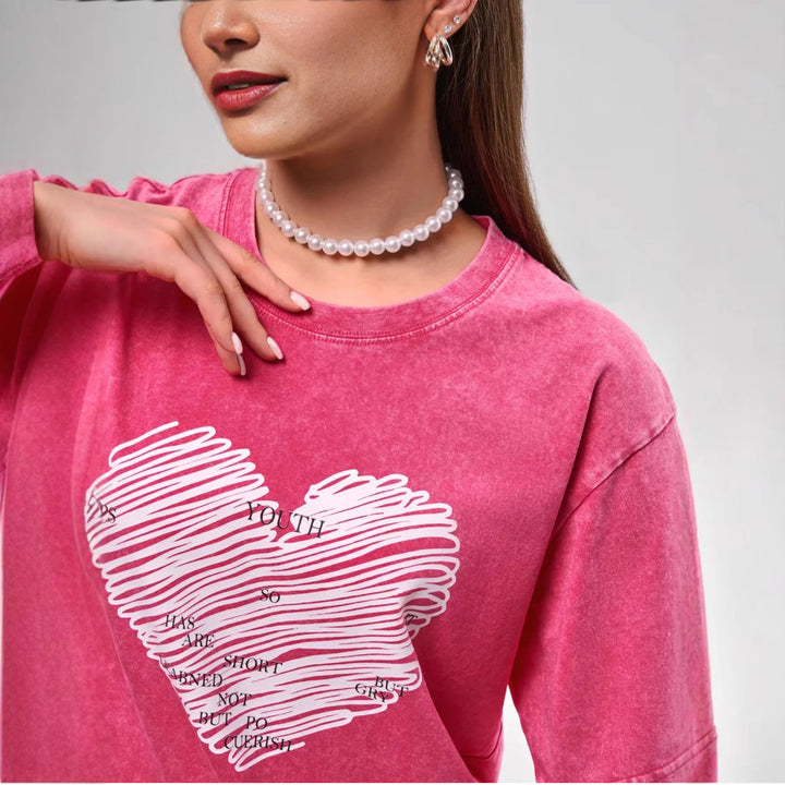 Dame T-shirt med kreativt hjerte-motiv og afslappet snit Stilla
