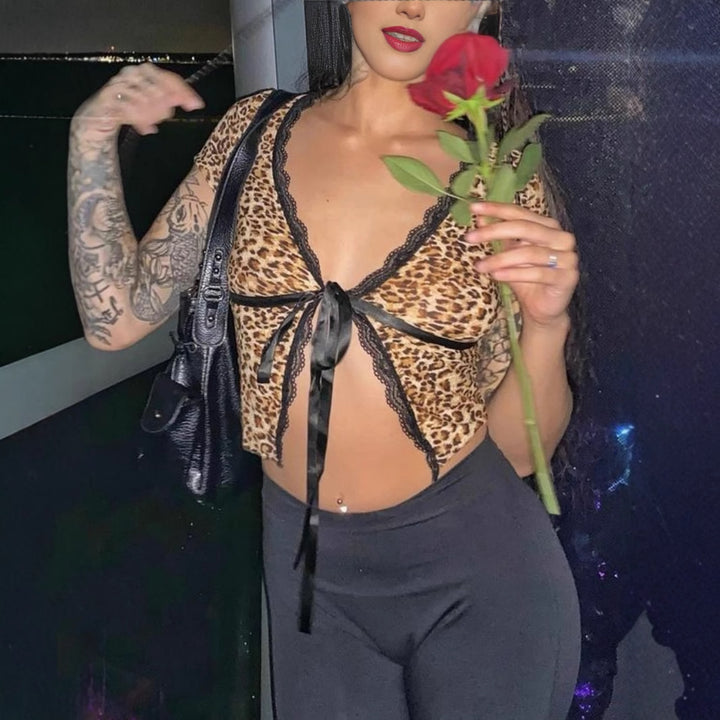 Dame figurtilpasset crop-top med dyreprint og blonder detaljer Stilla