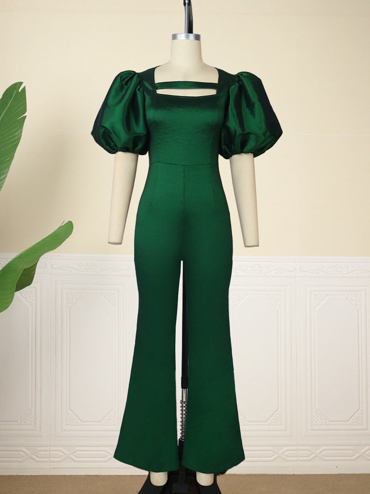 Dame jumpsuit med voluminøse pufærmer og figursyet design Skovae