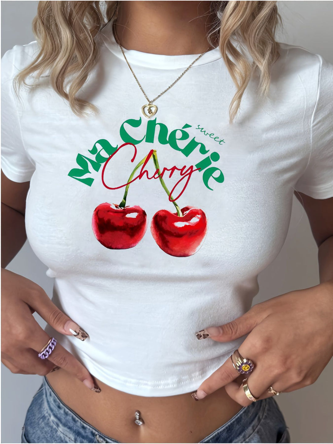 Dame T-Shirt med kreativt nøglehjerte-motiv og moderne print Skovae