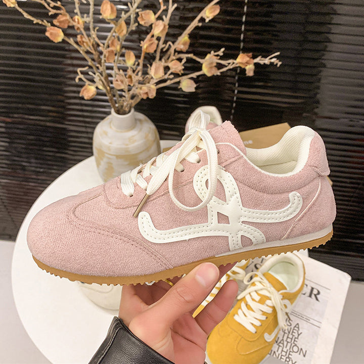 Dame sporty sneakers af højkvalitets suede med åndbare indlæg og skridsikker sål Stilla