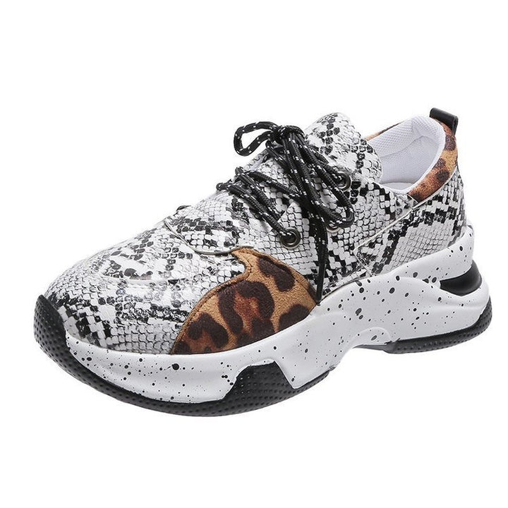 Dame Sneakers i moderne blanding af materialer og iøjnefaldende accenter Stilla