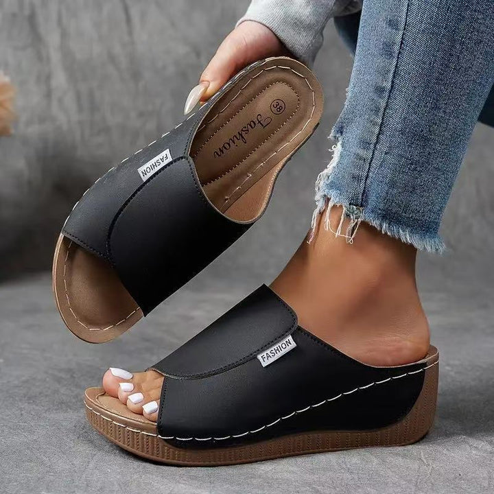 Dame Wedge-sandaler med elegant snit og ergonomisk fodsenge-design Stilla