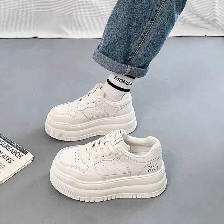 Dame Plateau-Sneakers med sporty design og komfortabel dæmpning Stilla