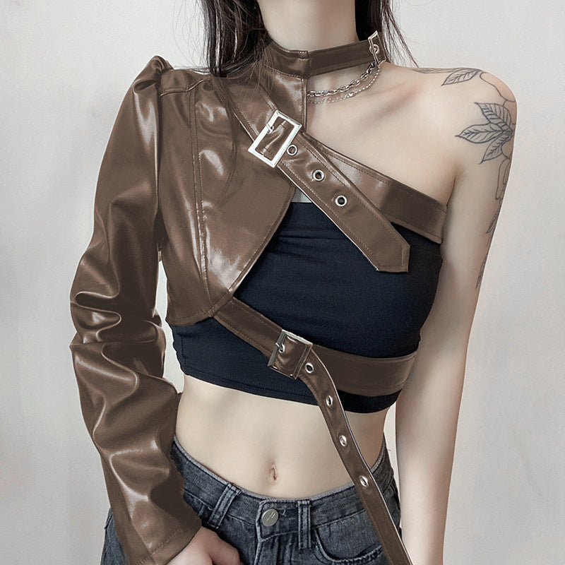 Dame mode-top i kunstlæder med asymmetrisk design Skovae