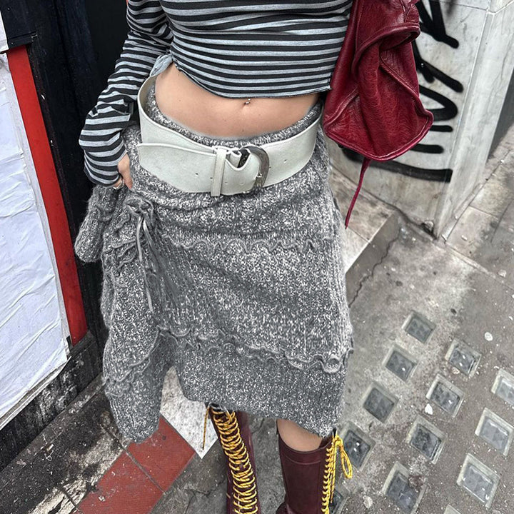 Dame asymmetrisk strikjakke med fashionable ribdetaljer og binde detaljer Skovae