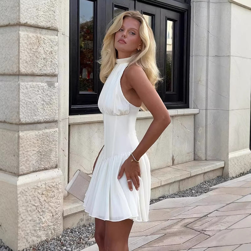 Dame off-shoulder minikjole med elegant halterneck og svingende skørt Skovae