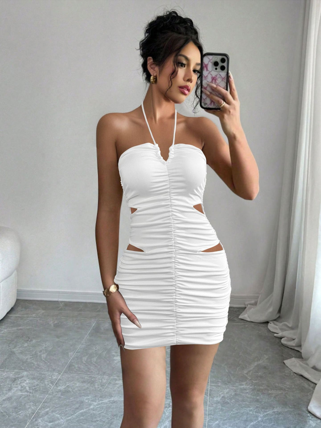 Dame Sexy Minikjole med cut-out detaljer og rynket design Skovae