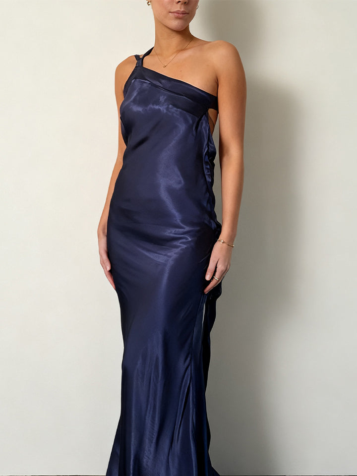Dame elegant maxi kjole med asymmetrisk design til hals og blank satin