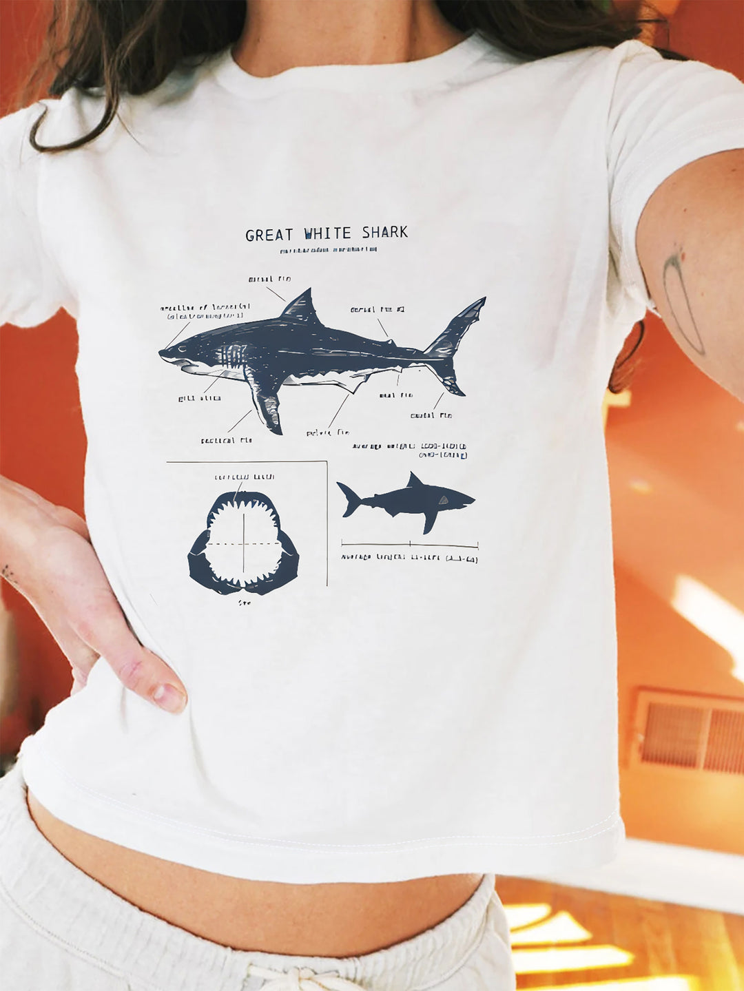Dame kortærmet T-shirt med trykt læbemotiv Skovae