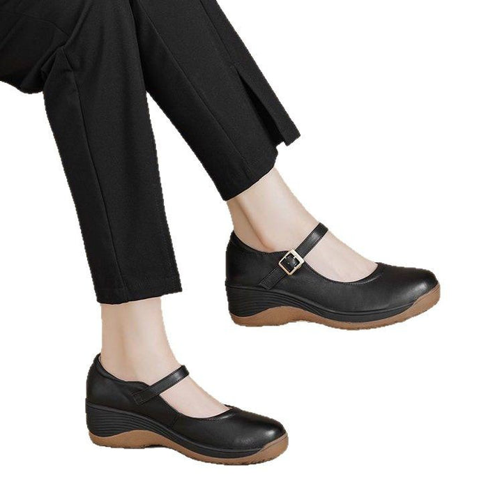 Dame Komfortabel Pantolette med elegant remdesign og stabil sål Stilla