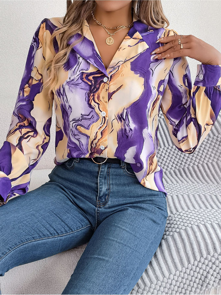 Damebluse med elegant marmormønster og moderne krave Stilla