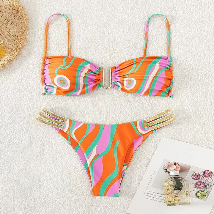 Dame triangel-bikini med elegant rynkeeffekt og moderigtige accenter Skovae