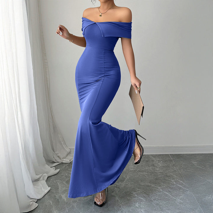 Dame elegant og yndefuldt aftenkjole med off-shoulder design Stilla