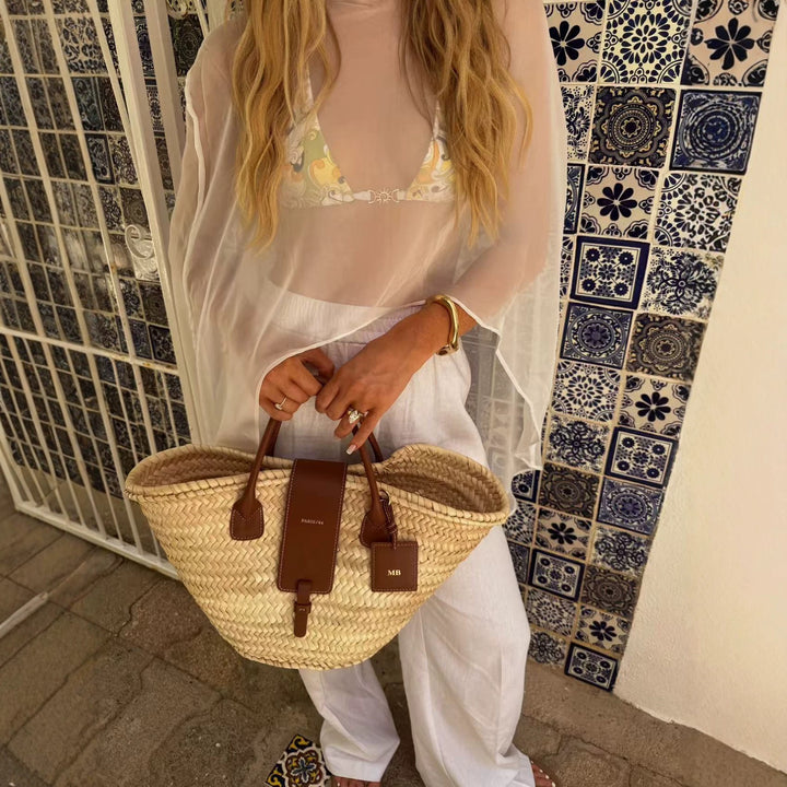 Dame let an sandy poncho lavet af chiffonlignende stof Skovae