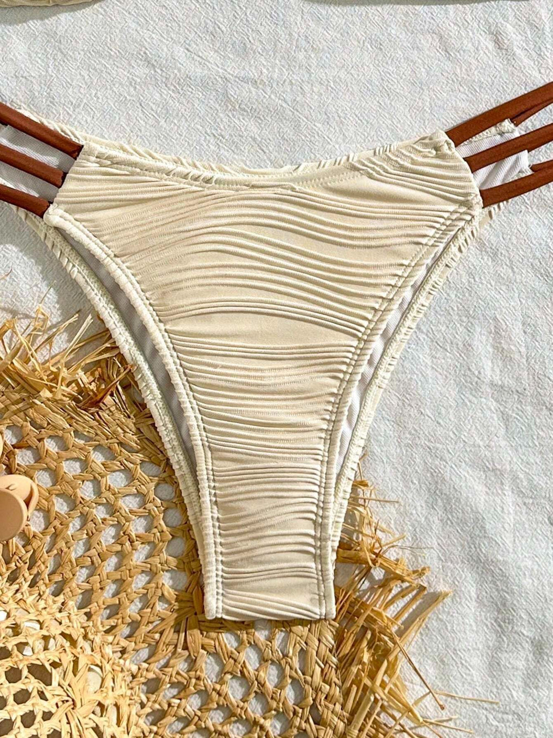 Dame bandeau-bikini med raffineret plisseret design og sidelændebånd Skovae