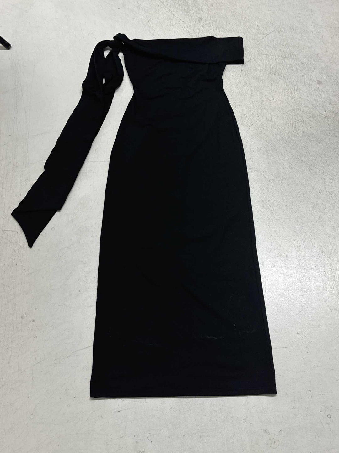 Dame omslagkjole med et elegant ensidigt design og fashionable flæsedetaljer Skovae