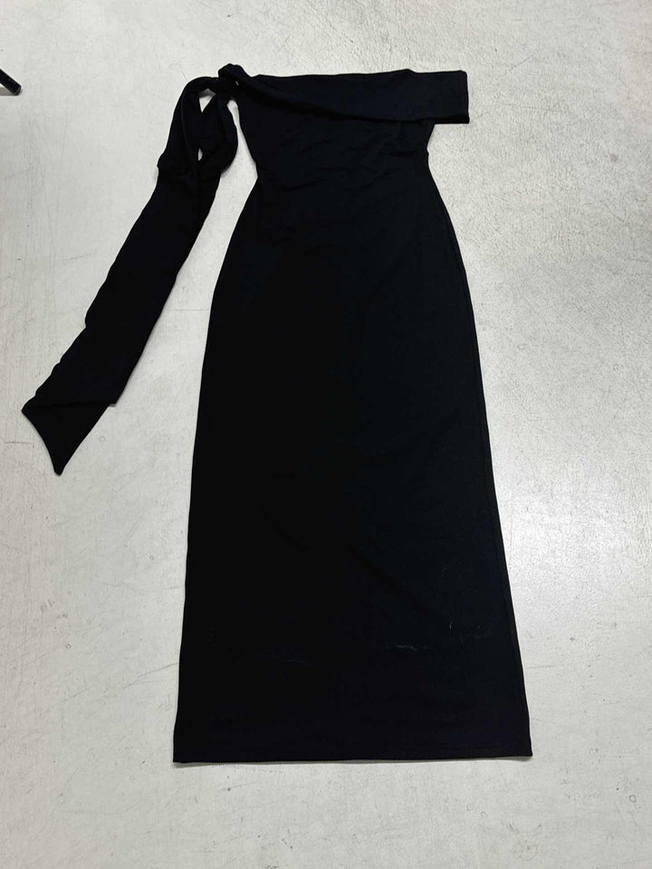 Dame omslagkjole med et elegant ensidigt design og fashionable flæsedetaljer Skovae