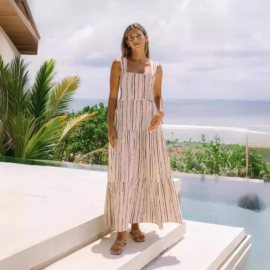Damerne maxi kjole med justerbare stropper og unikt stribet mønster Skovae
