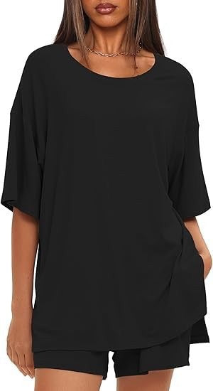 Dame Oversize T-shirt med afslappet snit og sidelange sprækker Skovae