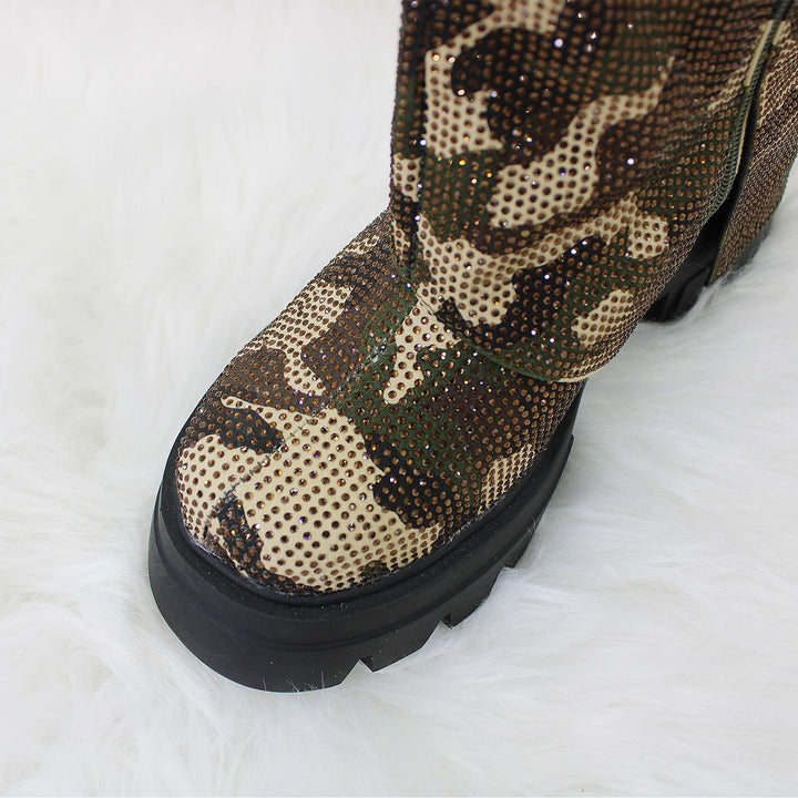 Femme Chunky Heeled Camouflage Ankle Boots med dekorative spænde- og rhinestone-accents Stilla