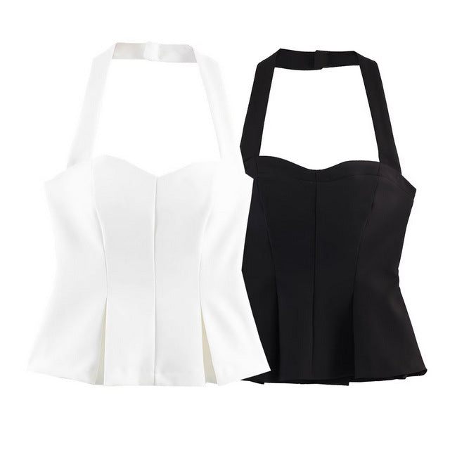 Dame halterneck-top med elegant taljesnit og fine plisseedetaljer Skovae
