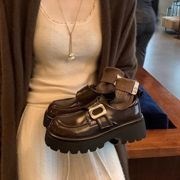 Dame Chunky Loafers med fashionable spændelement og robust sål Stilla