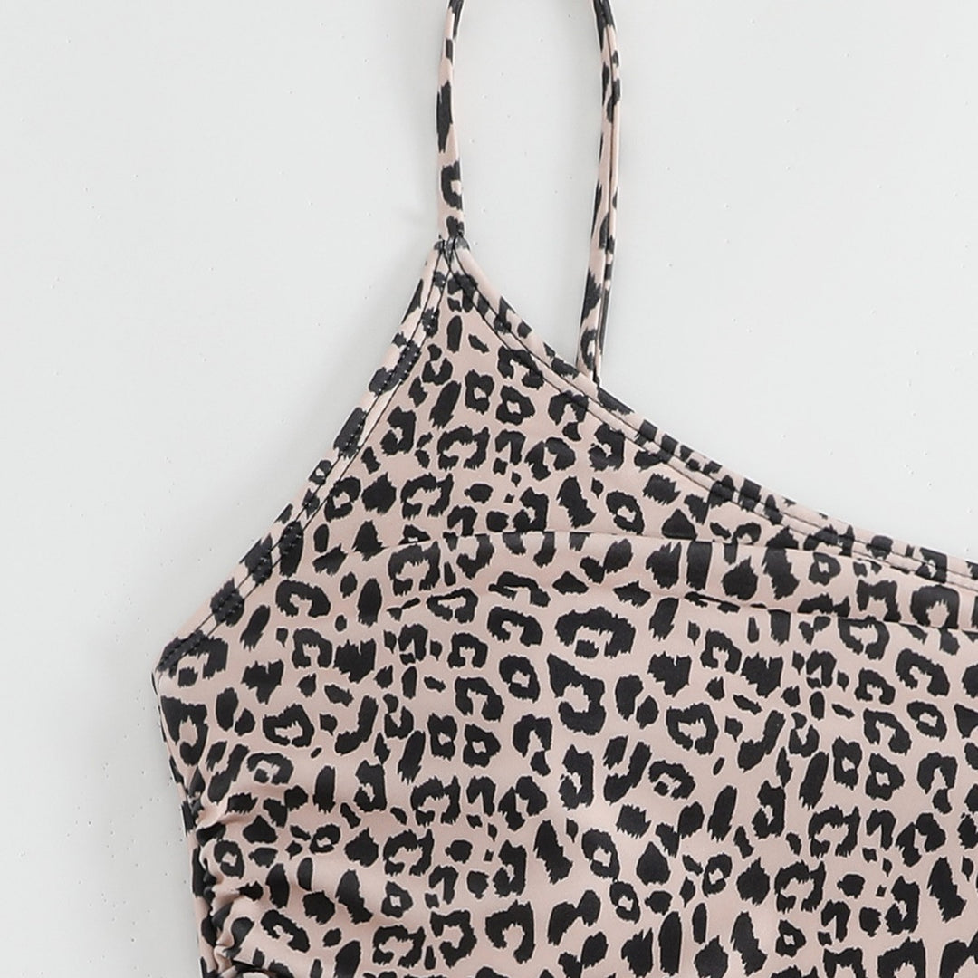 Dame én-nytter badedragt med asymmetrisk leoparddesign og figursyet snit Stilla