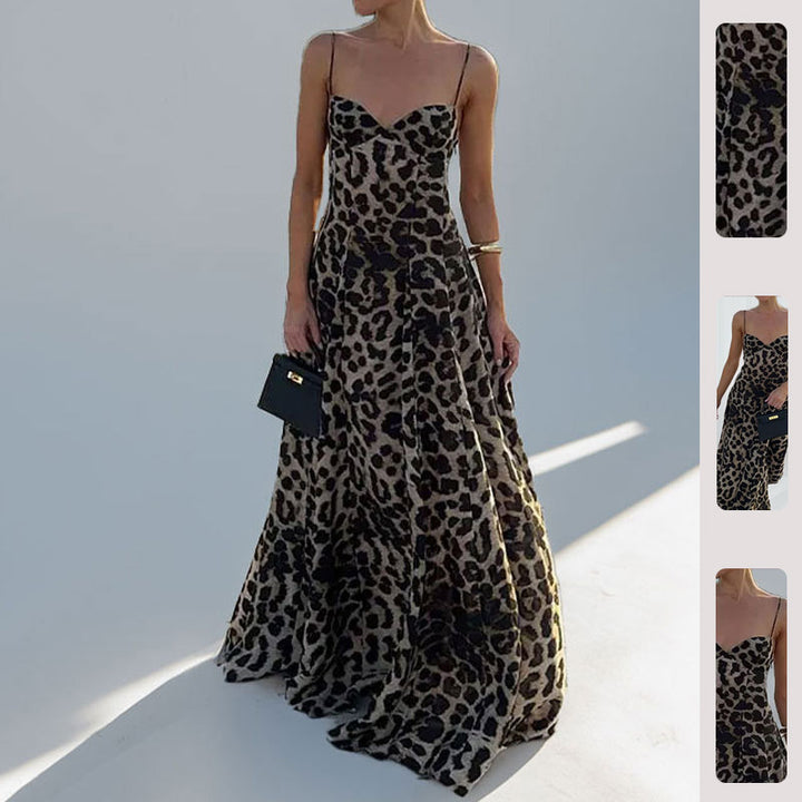 Damerne maxi kjole med dyb halsudskæring og elegant leopardprint Stilla