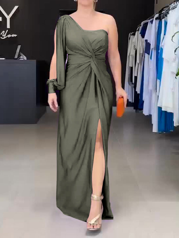 Dame Maxi-kjole med elegant asymmetrisk design og tiltalende flæsedetaljer Stilla
